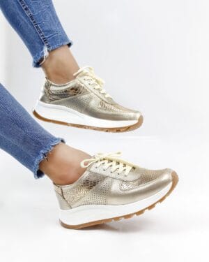 Tenis Crown Dorado Perforado