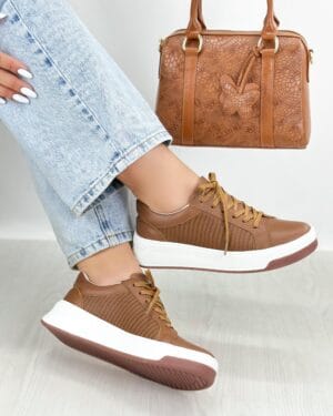 Tenis Evelyn Caramelo