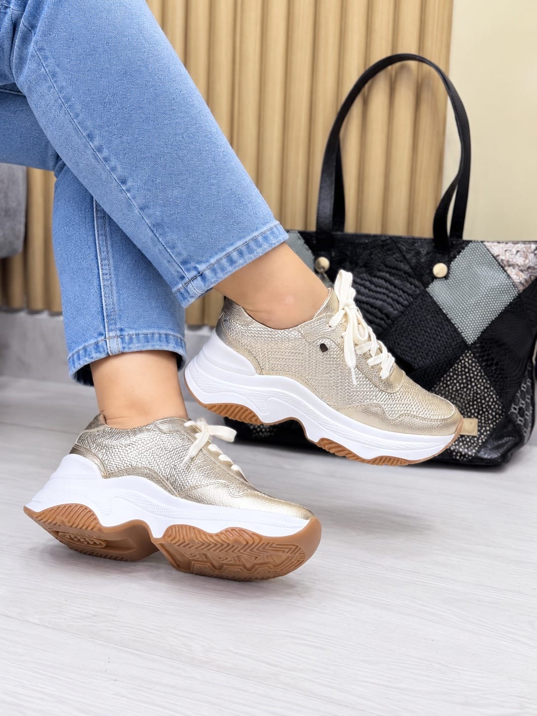 Tenis Vibra Dorado