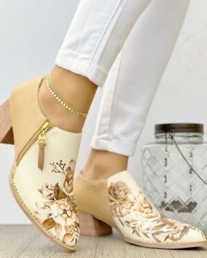 Tacón En Cuero Taupe Floral