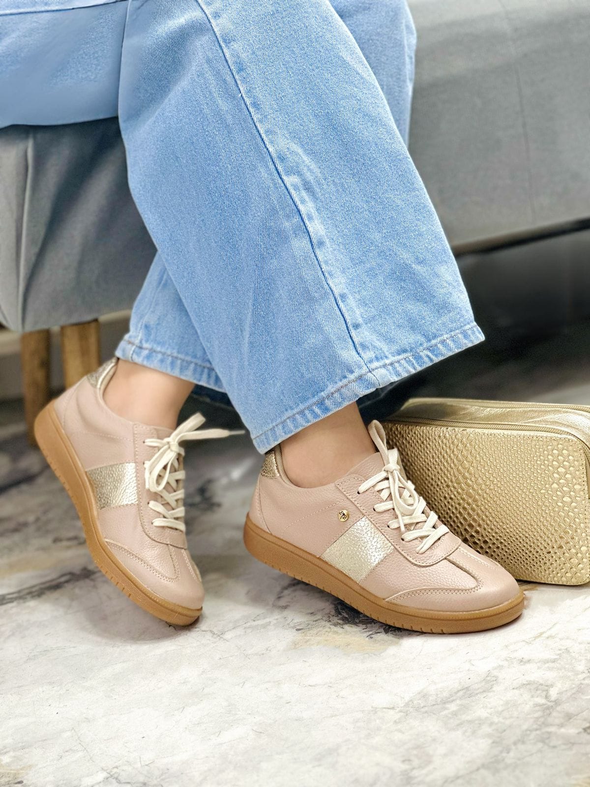 Tenis Naylin Taupe Dorado - Imagen 2