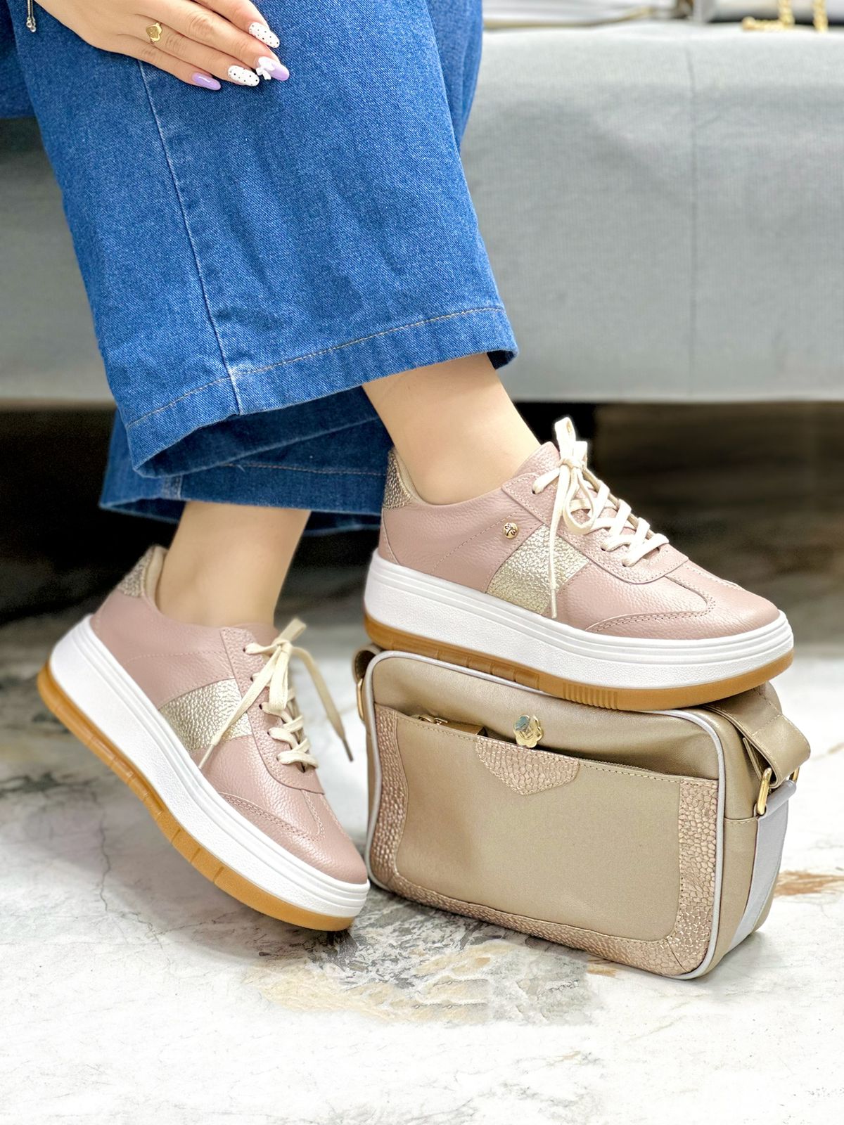 Tenis Nova Taupe x Dorado