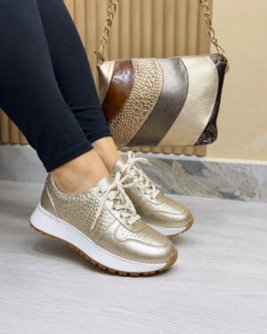 Tenis Uma Dorado